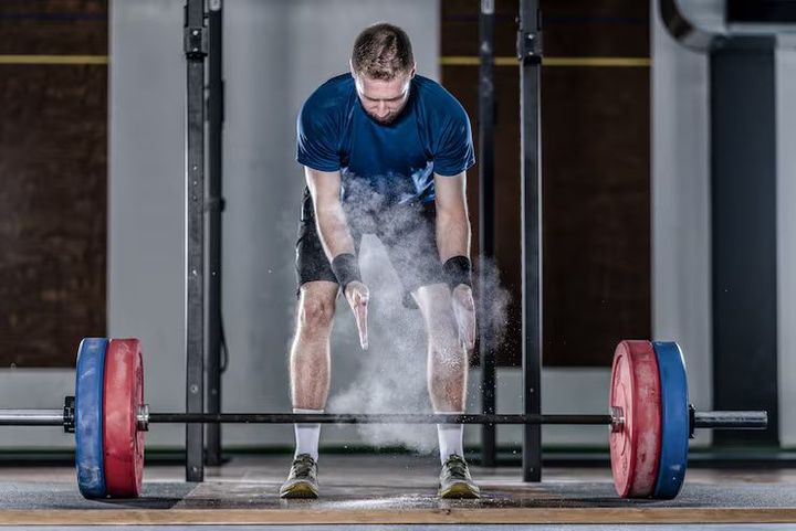 Weightlifting Safety Tips Explained With Exercise Techniques and Injury Prevention Methods